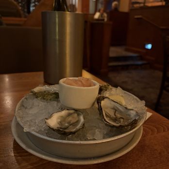 Elliott's Oyster House - Oysters - Seafood Near Me - Seattle, Washington