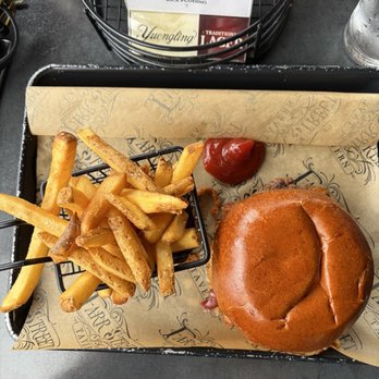 Farr Street Tavern - BBQ Pork Sammie - Bars Near Me - Scranton, Pennsylvania