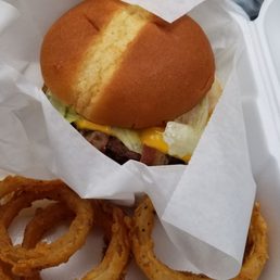 Bacon cheeseburger with onion rings Bacon cheeseburger with onion rings