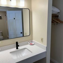 Cod Cove Inn - Guestroom Bath