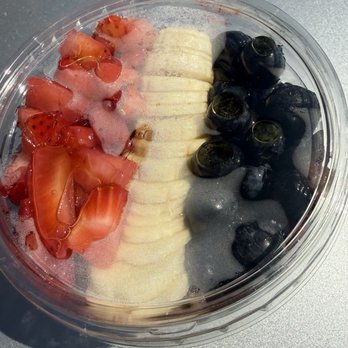 Jamba - Açaí Primo Bowl açaí-berry blend topped with banana, strawberry, granola, blueberry, honey. - Juice Bars & Smoothies Near Me - Hampton, Georgia