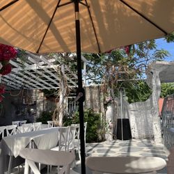 Laterna Restaurant - Outdoor area with ample seating