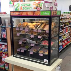 7-Eleven - Pastry Case
