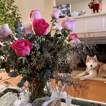 Edmond's Plaza Florist - A beautiful arrangement of roses - Florists Near Me - San Mateo, California Edmond's Plaza Florist - A beautiful arrangement of roses - Florists Near Me - San Mateo, California