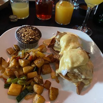 Madero 1899 - Benedict with carnitas - Mexican Near Me - Fullerton, California