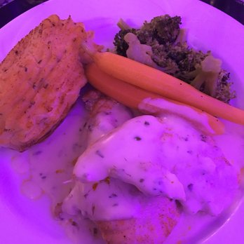 The Seville Chicagoland All-Inclusive Wedding Venue - Chicken dinner - Venues & Event Spaces Near Me - Streamwood, Illinois The Seville Chicagoland All-Inclusive Wedding Venue - Chicken dinner - Venues & Event Spaces Near Me - Streamwood, Illinois