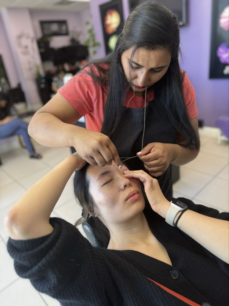 Preet Threading Salon Logo