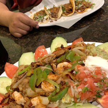 El Bramido - Fajita salad, with chicken & shrimp - Mexican Near Me - Sacramento, California El Bramido - Fajita salad, with chicken & shrimp - Mexican Near Me - Sacramento, California
