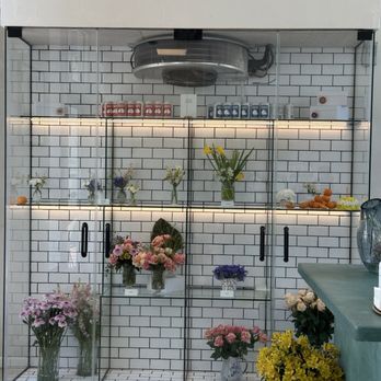Navi Coffee & Flowers - Coffee & Tea Near Me - Miami, Florida