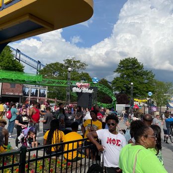 Six Flags Over Georgia - This is the line after 1 hour and 17 minutes...... for lunch... horrendous. Please don't waste your money on a ticket. - Amusement Parks Near Me - Austell, Georgia Six Flags Over Georgia - This is the line after 1 hour and 17 minutes...... for lunch... horrendous. Please don't waste your money on a ticket. - Amusement Parks Near Me - Austell, Georgia