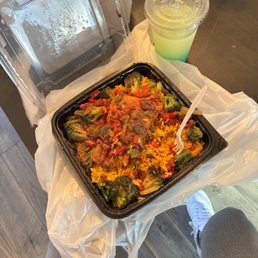 Salmon, yellow rice, broccoli with the works! Salmon, yellow rice, broccoli with the works!