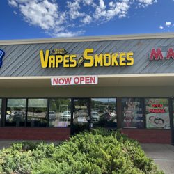 Crown Jewell Vapes and Smokes - Store Front