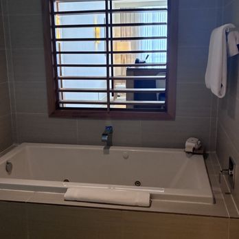 Eden Roc Resort Miami Beach - Resorts Near Me - Miami Beach, Florida