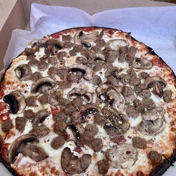 Artistic Pizza - Gluten free cauliflower crust pizza with mushrooms and sausage. 10" individual size - Pizza Near Me - New York, New York
