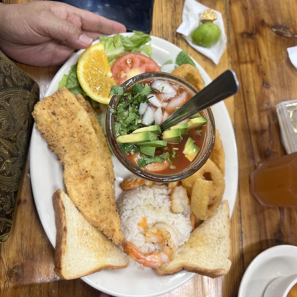 Muelle 37 - Seafood & seafood cocktail. - Seafood Near Me - Harlingen, Texas