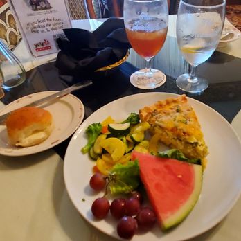 Steinbeck House Restaurant - Green Chili Quiche, curried vegetable chowder & apricot chiffon pie.  Service was excellent. I will definitely come back. - American Near Me - Salinas, California