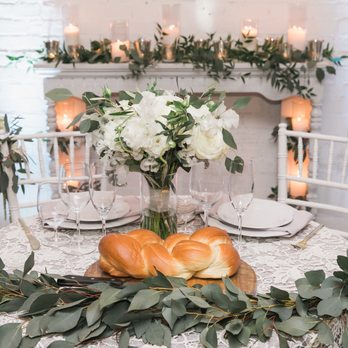Bella Bloom - Sweetheart table. Photo by Ryan Greenleaf (www.ryangreenleaf.com) - Floral Designers Near Me - Sacramento, California Bella Bloom - Sweetheart table. Photo by Ryan Greenleaf (www.ryangreenleaf.com) - Floral Designers Near Me - Sacramento, California