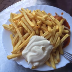 Hirzmann - Schachlick-Bratwurst mit PommesMayo