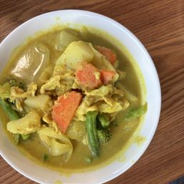 Yellow chicken curry