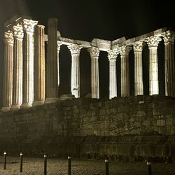 Momentos - Templo de Diana in Evora after meal walk.