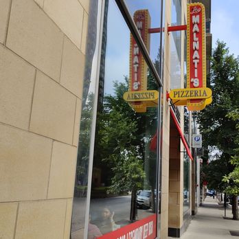 Lou Malnati's Pizzeria - Pizza Near Me - Chicago, Illinois Lou Malnati's Pizzeria - Pizza Near Me - Chicago, Illinois