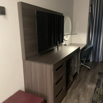 Hampton Inn & Suites Baltimore Inner Harbor - Nice big TV and desk area - Hotels Near Me - Baltimore, Maryland Hampton Inn & Suites Baltimore Inner Harbor - Nice big TV and desk area - Hotels Near Me - Baltimore, Maryland