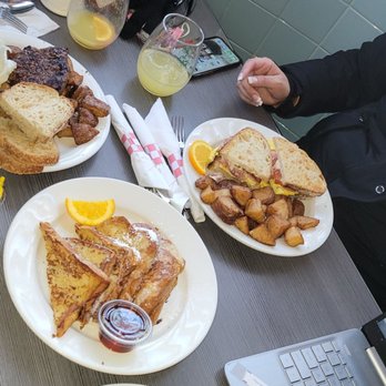 Deluxe Town Diner - Best French toast in Massachusetts. - Diners Near Me - Watertown, Massachusetts Deluxe Town Diner - Best French toast in Massachusetts. - Diners Near Me - Watertown, Massachusetts