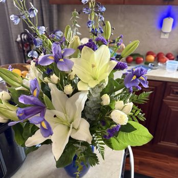 Suzann's Flowers - Florists Near Me - Upland, California Suzann's Flowers - Florists Near Me - Upland, California