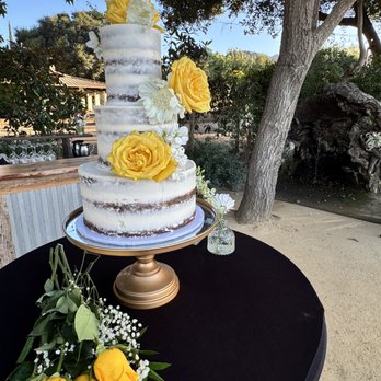 Creative Happens - Decoration on our wedding cake - Wedding Planning Near Me