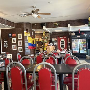 Medallo Restaurant - Llegué súper temprano - Breakfast & Brunch Near Me - San Jose, California