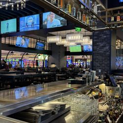 32 Brews Street - Restaurant Seating
