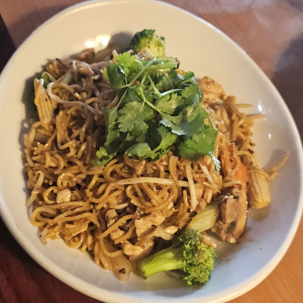 Ta Ra Rin Thai Cuisine - Chicken Chow Min - Thai Near Me - Springfield, Oregon Ta Ra Rin Thai Cuisine - Chicken Chow Min - Thai Near Me - Springfield, Oregon