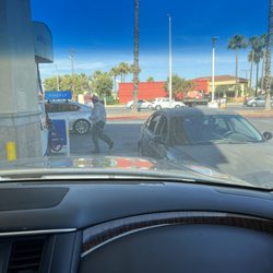 Arco-Ontario Station - Dont b this guy