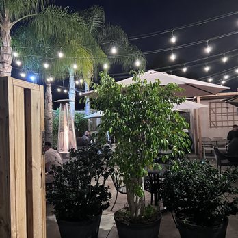 Cafe BT - outside patio with lots of tables - Coffee & Tea Near Me - Walnut, California