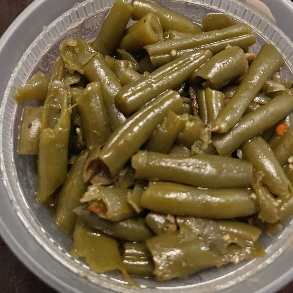 Rennee's Restaurant and Lounge - green beans - American Near Me - Suffolk, Virginia