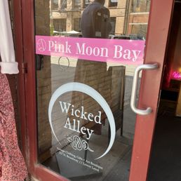 Exterior photo of Pink Moon Bay - Milwaukee, Wisconsin Exterior photo of Pink Moon Bay - Milwaukee, Wisconsin