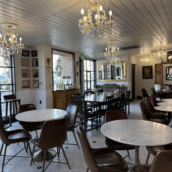 FeelLove Coffee - Seating - Coffee & Tea Near Me - St. George, Utah FeelLove Coffee - Seating - Coffee & Tea Near Me - St. George, Utah