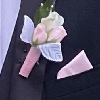 Edstraordinary Lei & Flowers - Matching boutonnière - Floral Designers Near Me Edstraordinary Lei & Flowers - Matching boutonnière - Floral Designers Near Me