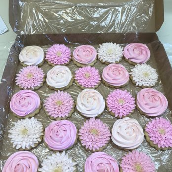 Ms Piggy's Custom Bake Shoppe & Cookie Bokay - Bakeries Near Me - Amarillo, Texas