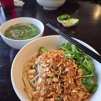 Pho Huong Viet - Glassy Mixed Chicken Mein - Vietnamese Near Me - San Francisco, California Pho Huong Viet - Glassy Mixed Chicken Mein - Vietnamese Near Me - San Francisco, California