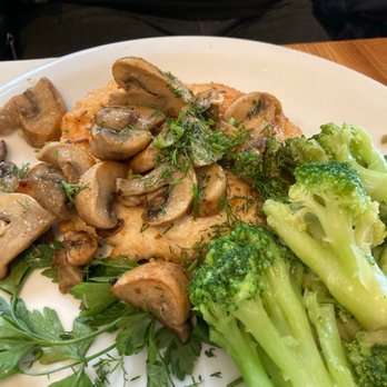 Smak Ukraiński - Chicken and broccoli - Ukrainian Near Me - Kraków, Massachusetts Smak Ukraiński - Chicken and broccoli - Ukrainian Near Me - Kraków, Massachusetts