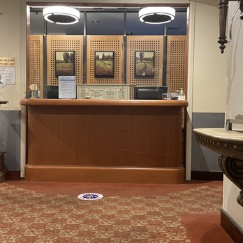 Brand Plaza Hotel - Front desk - Hotels Near Me - Glendale, California