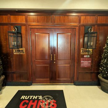 Ruth's Chris Steak House - This is the main entrance to the restaurant. Photo taken October 31, 2025. - Steakhouses Near Me - Virginia Beach, Virginia Ruth's Chris Steak House - This is the main entrance to the restaurant. Photo taken October 31, 2025. - Steakhouses Near Me - Virginia Beach, Virginia