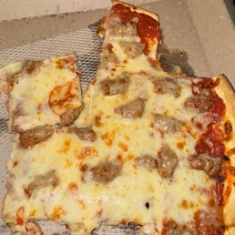 Lukewarm pizza. They forgot to add the pepperoni. Taste like upgraded frozen pizza.