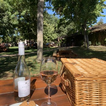 V Sattui Winery - Picnic set up - Wineries Near Me - Saint Helena, California V Sattui Winery - Picnic set up - Wineries Near Me - Saint Helena, California