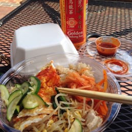 Bibimbap w chicken and brown rice. Bibimbap w chicken and brown rice.