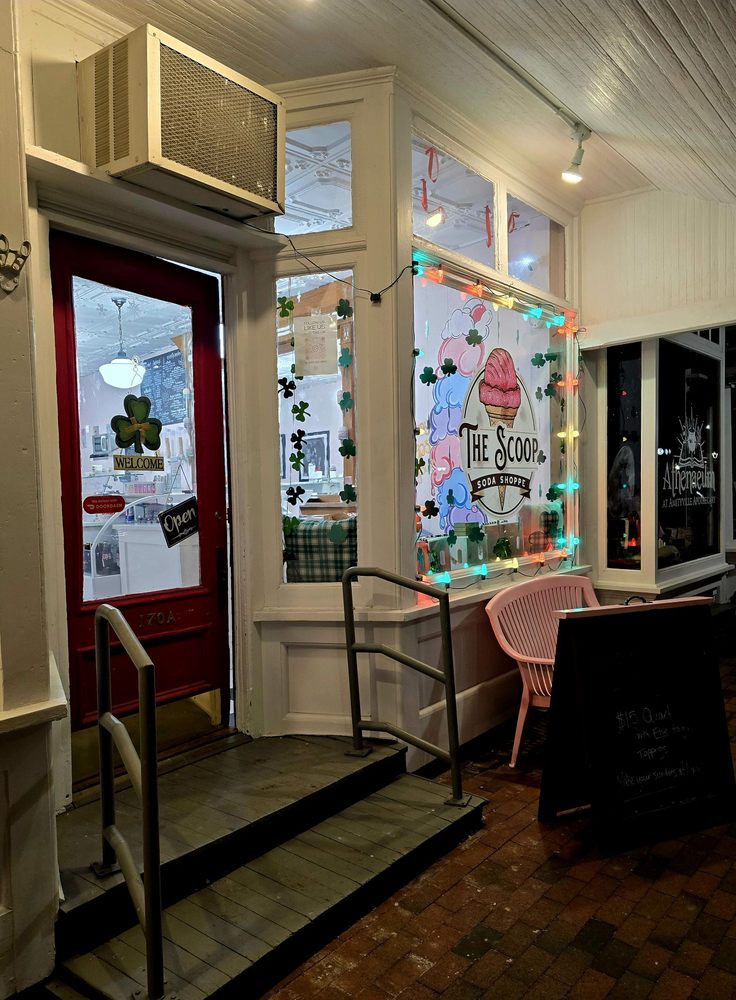 The Scoop Soda Shoppe Logo