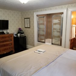 Julia's Bed & Breakfast - Victorian Room