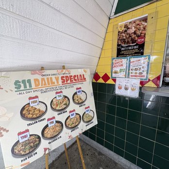 Vic's Thai Food - Daily specials - Thai Near Me - Valley Glen, California Vic's Thai Food - Daily specials - Thai Near Me - Valley Glen, California