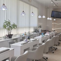 De Elegance Nails & Spa